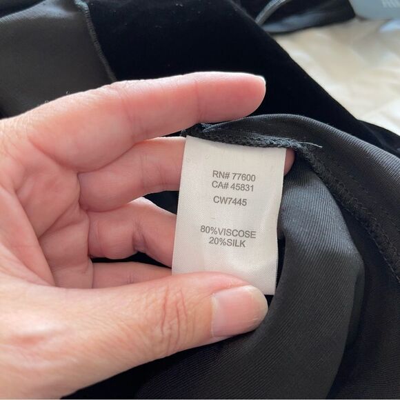 NWT Chaser Black Silk Mix Velour Scalloped Hem Tank Racerback Top Medium - Picture 4 of 4